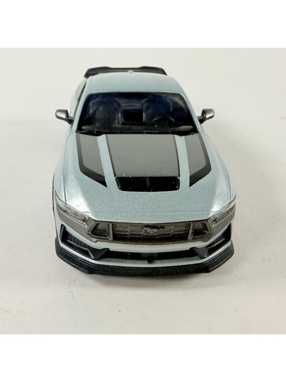 Kinsmart 2024 Ford Mustang Dark Horse 1:38 Scale Diecast Model Car - Picture 4 of 9
